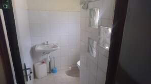 Ferienhaus | Badezimmer | Dusche, Handtücher
