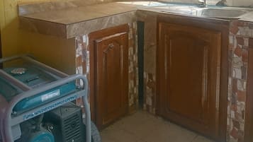 Casa | Cocina privada | Refrigerador, microondas, horno y parrilla de estufa