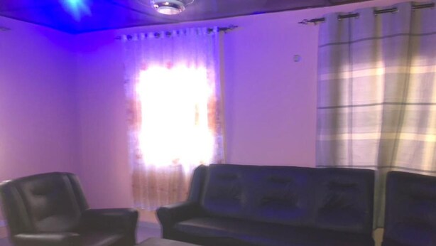 A living room with a sofa, two armchairs, and a coffee table. - Beautiful 3-bed House in Serrekunda (Serrekunda)
