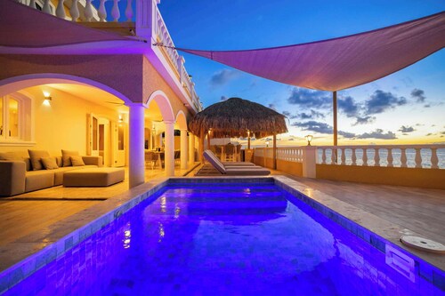 Casa Mar Azul with a delightful private pool and spectacular ocean views