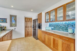 Fridge, microwave, oven, stovetop - Casa Chillville on the Water of the Laguna Marina (Kralendijk)