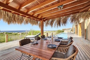 Outdoor dining - Kas Bèrde with Magnificent Sea Views (Kralendijk)