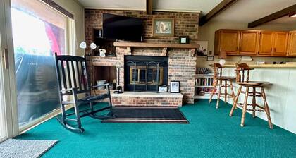 Cabin in the Woods ~ Close to Powderhorn!