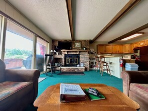 TV, fireplace, DVD player, books - Cabin in the Woods ~ Close to Powderhorn! (Bessemer)