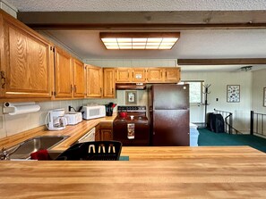 Frigorífic, microones, forn i placa de cuina 