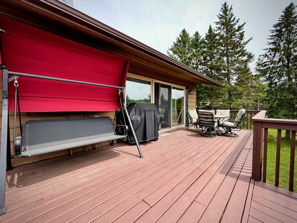 Outdoor dining - Cabin in the Woods ~ Close to Powderhorn! (Bessemer)