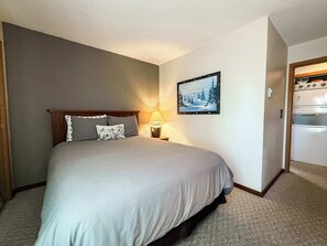 4 bedrooms, travel cot, WiFi, bed sheets