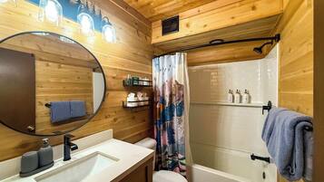 Een douche, een haardroger, handdoeken