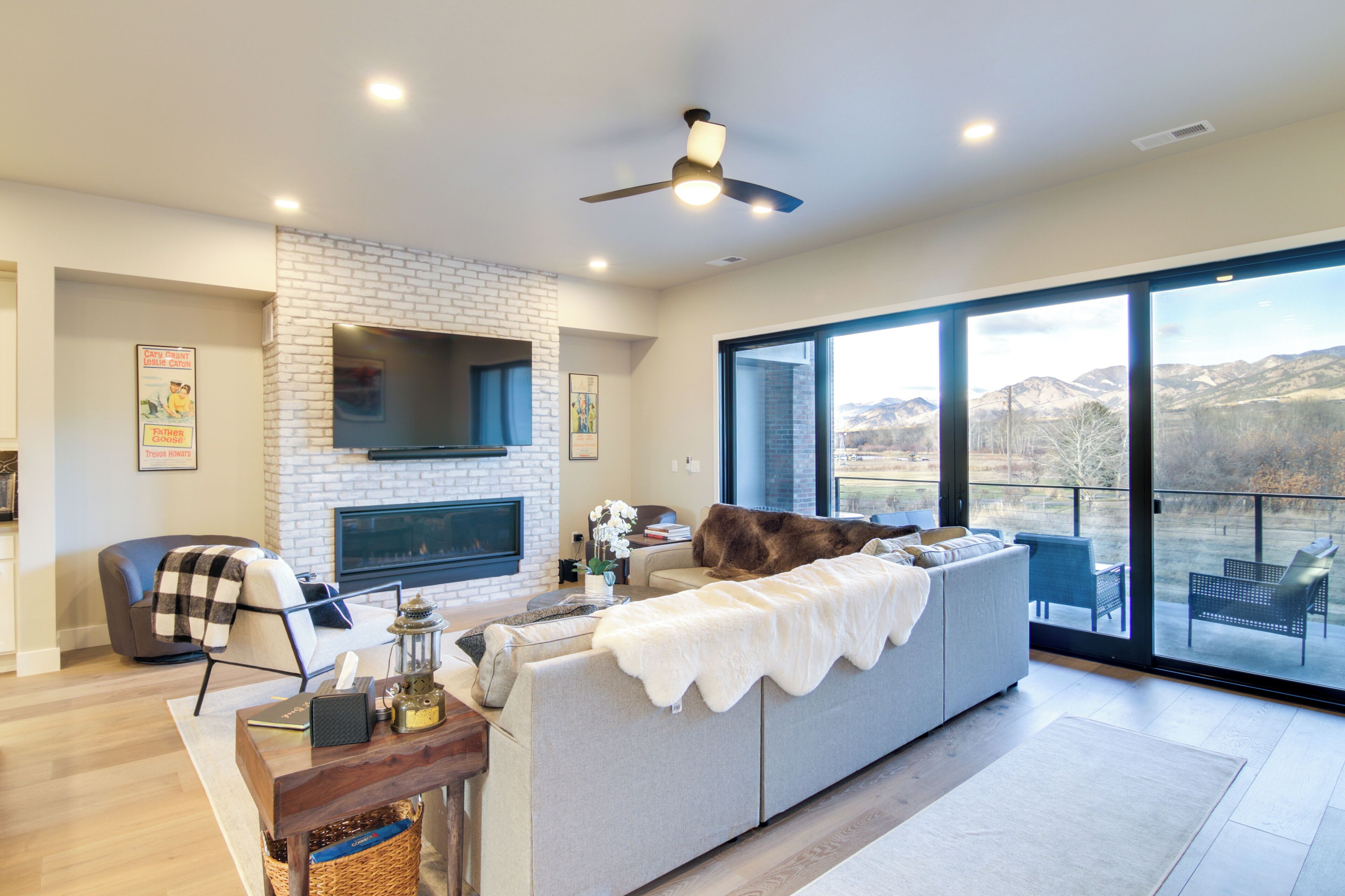 Apartment (4 Bedrooms) | Front of property