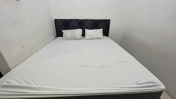 Standard Double Room | Laptop workspace, bed sheets