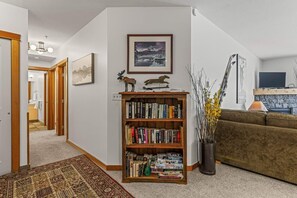 TV, fireplace, DVD player, offices