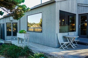 Outdoor dining - Oasis | Ocean Views & Private Hot Tub (Sea Ranch)