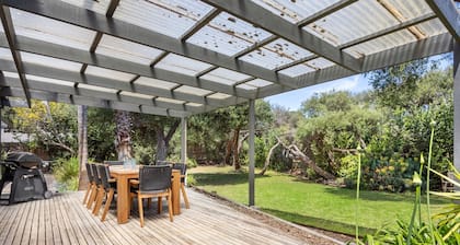 6 BEDROOM FAMILIES SENSATION, LARGE HOLIDAY BEACH ENTERTAINER IN PORTSEA