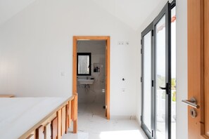2 室のベッドルーム、セーフティボックス (室内)、アイロン / アイロン台、旅行用ベビーベッド
