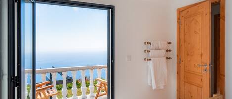 2 bedrooms, in-room safe, iron/ironing board, travel crib