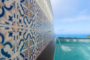 Outdoor pool, a heated pool - Blue Ocean Cottage. Private Heated Pool, Magnificent ocean view. Quiet location. (Fajã da Ovelha)