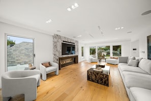 Smart TV, fireplace, offices