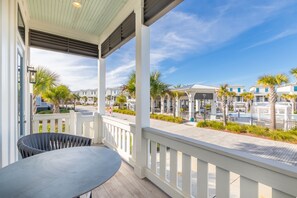 تناول الطعام بالخارج