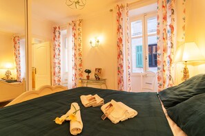 2 slaapkamers, een strijkplank/strijkijzer, gratis wifi, beddengoed