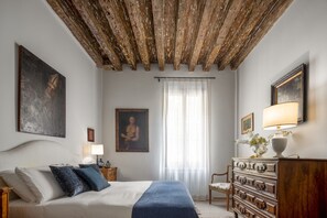 2 bedrooms, iron/ironing board, free WiFi, bed sheets - Miracoli Apartment with View on the Canal R&R (Venecia)