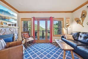 Smart TV, fireplace, books - Open Concept Condo w/ Mountain Views from Private Deck & Short Walk to Shops! (Keystone)