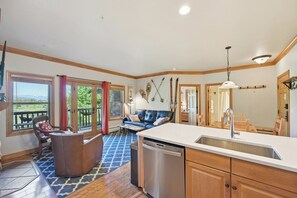 Smart TV, fireplace, books - Open Concept Condo w/ Mountain Views from Private Deck & Short Walk to Shops! (Keystone)