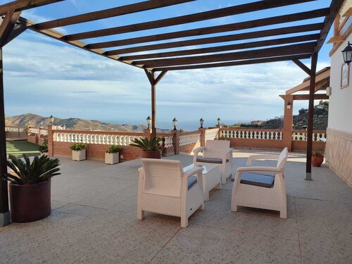 Fantastic villas for 16 people with complete privacy and sea views