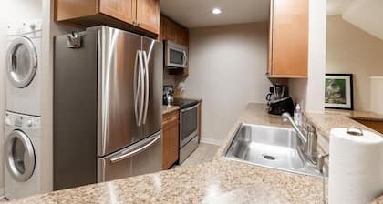 17 Vail Road 3 Bedroom Condo by RedAwning