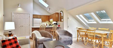 Condo, 2 Bedrooms | Living area