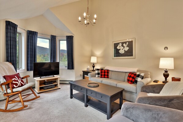 Condo, 2 Bedrooms | Living area