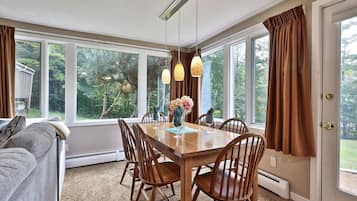 Condo, 1 Bedroom | Dining