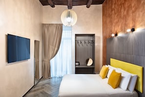 City Triple Room | Gebar bulu kapas, peti besi dalam bilik 