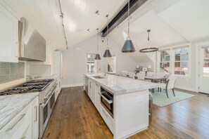 Fridge, microwave, oven, stovetop - Holly House - 5 Bedrooms, 5.5 Bathrooms - Sleeps 12 - Telluride Dream Home (Telluride)