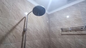 Economy Double Room | Bathroom | Shower, towels - SPOT ON 93376 Roemah Ambarrukma 185 Syariah (Depok)