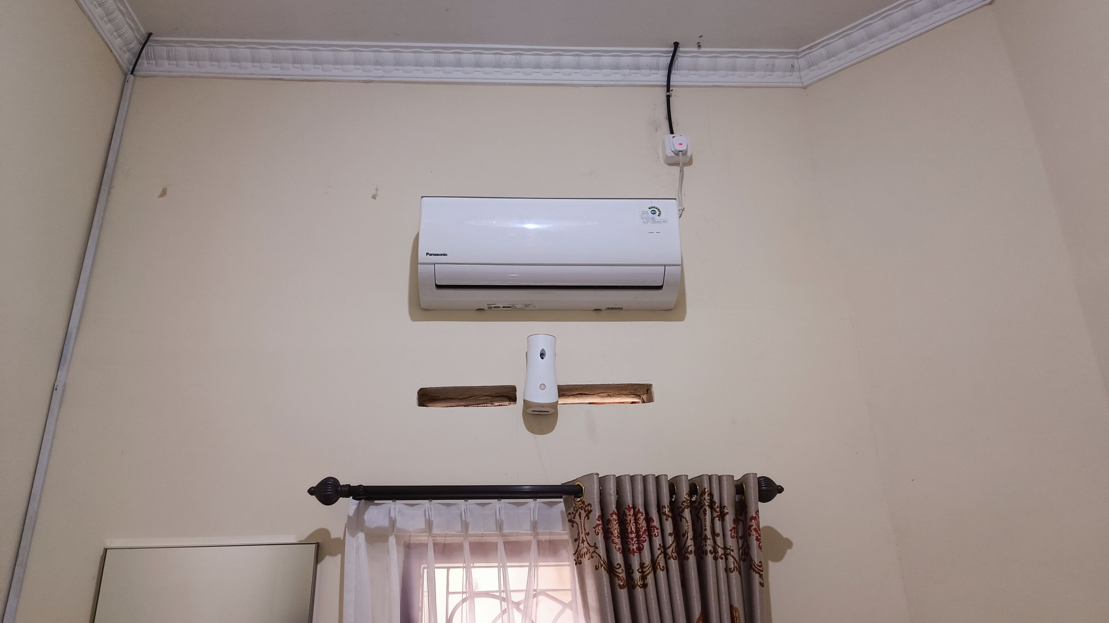 Kamar Single Ekonomi | Ruang kerja ramah laptop, Wi-Fi gratis, dan seprai linen