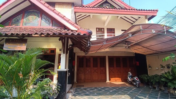 ด้านหน้าที่พัก