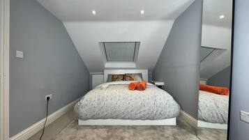 Iron/ironing board, free WiFi, bed sheets