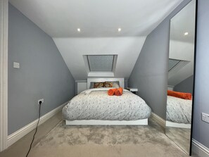 Silitysrauta/-lauta, ilmainen Wi-Fi, vuodevaatteet