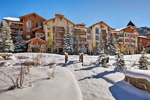 Interior - Ski-in/ski-out Brighton Condo w/ Pool & Hot Tub (Solitude)