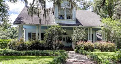 Historic 5,400-sq-ft Woodville Estate w/ Pool