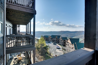 Near Silver Dollar City! Condo w/ Indoor Pool