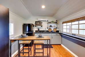 Apartment (0 Bedroom) | Interior