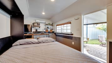 Apartment (0 Bedroom) | Interior