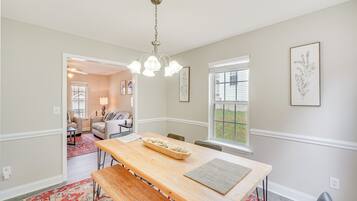 House (3 Bedrooms) | Interior