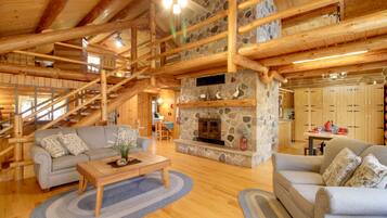 House (2 Bedrooms) | Living area | TV, books
