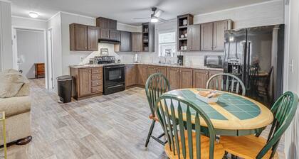 Pet-friendly Home ~ 10 Mi to Hocking Hills!
