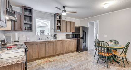 Pet-friendly Home ~ 10 Mi to Hocking Hills!