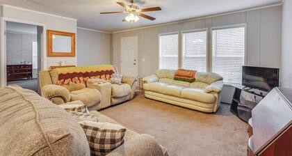 Pet-friendly Home ~ 10 Mi to Hocking Hills!
