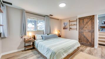 House (3 Bedrooms) | 3 bedrooms, desk, laptop workspace, iron/ironing board