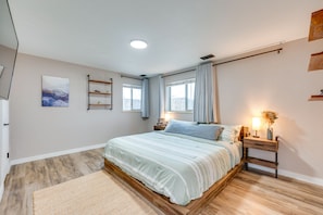 Hus (3 Bedrooms) | 3 sovrum, skrivbord, arbetsyta för laptop och strykjärn/strykbräda